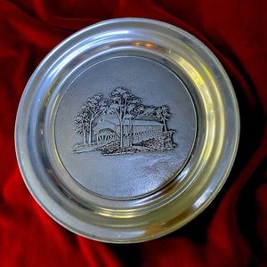 Vintage Wilton, Columbia, Pa., Plate